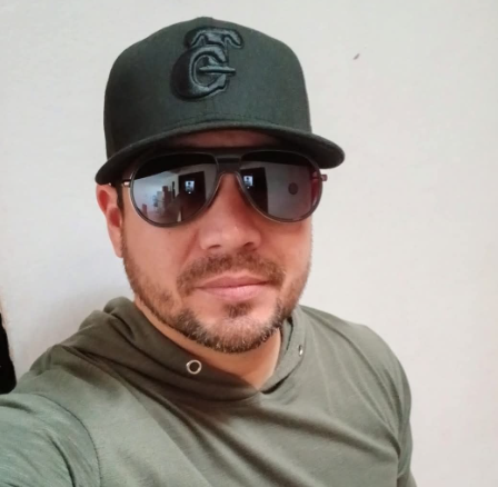 <strong>Carlos R.</strong>